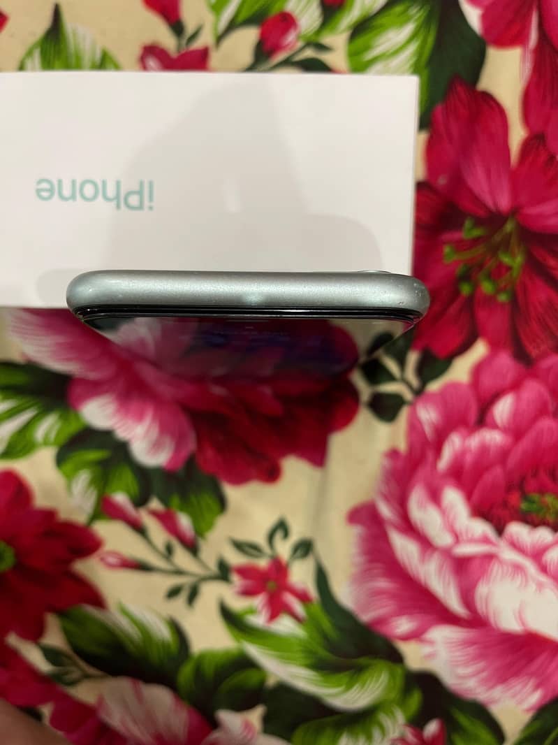 Apple iPhone 11 7