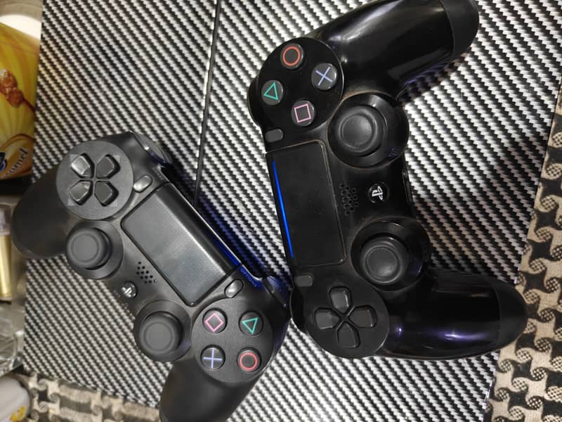 PS4 with 2 Controllers 0