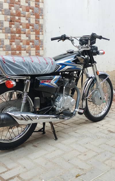 Honda CG-125. . . {2025} Karachi Number. . . . . 0303/0255582