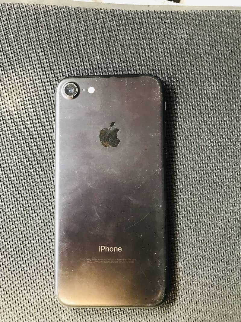 Apple iPhone 7 0