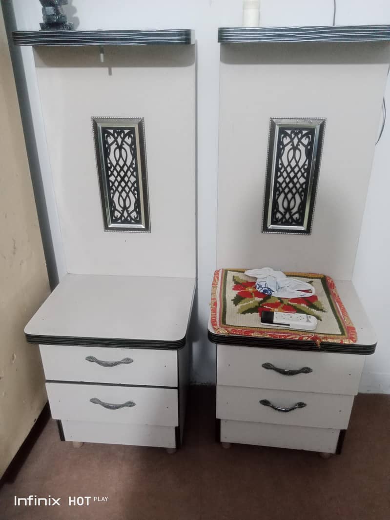 dressing table and side table 0