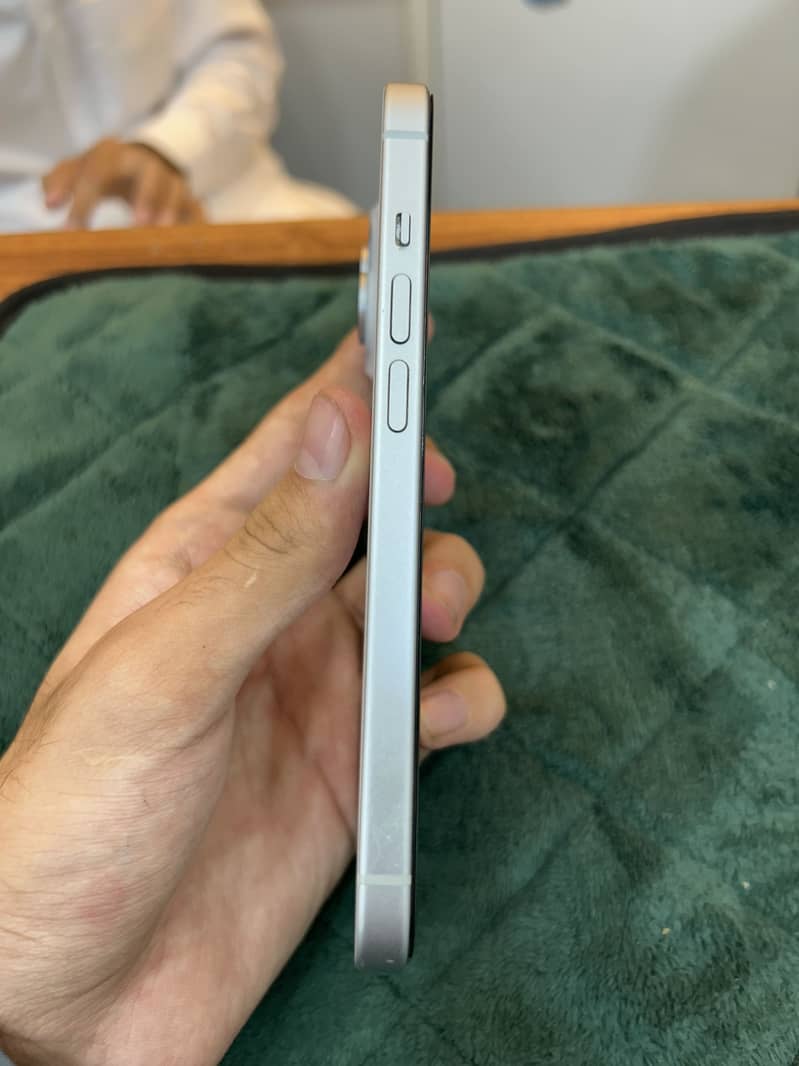 Apple iPhone 15 2