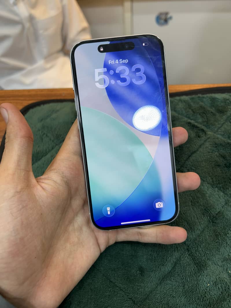 Apple iPhone 15 3