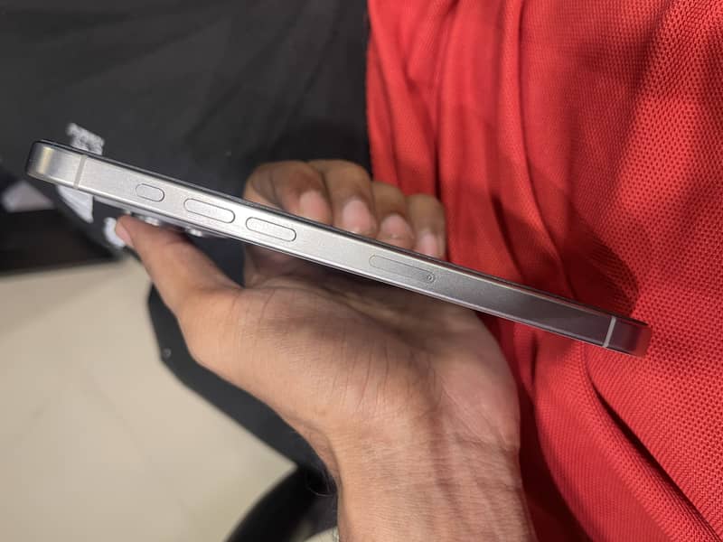 Apple iPhone 15 Pro Max 2