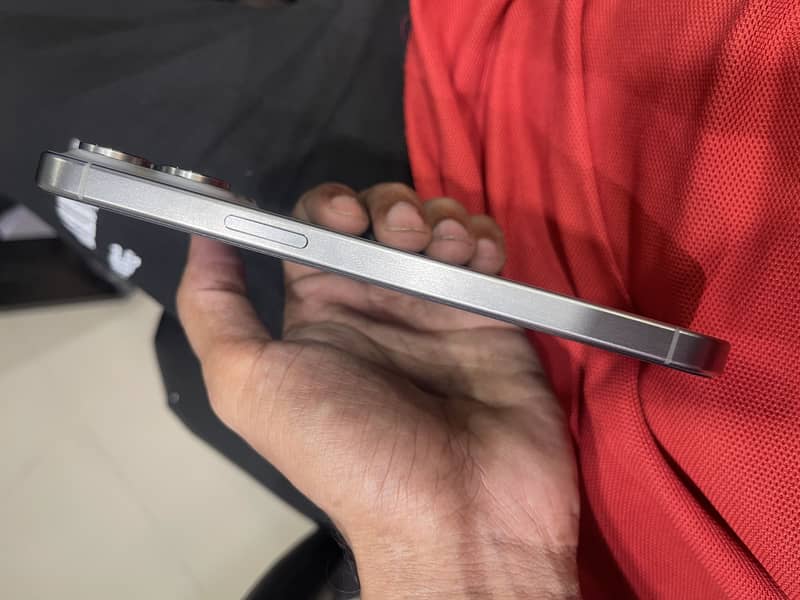 Apple iPhone 15 Pro Max 3