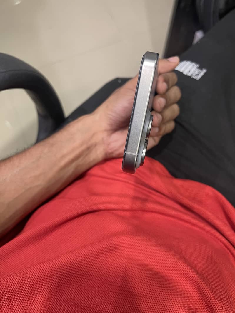 Apple iPhone 15 Pro Max 4