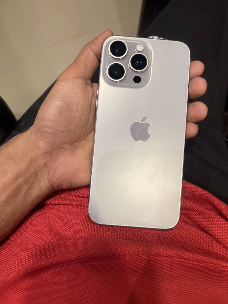 Apple iPhone 15 Pro Max 8