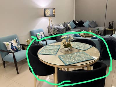 LUXURIOUS ROUND DINING TABLE WITH *FREE* CHAIRS
