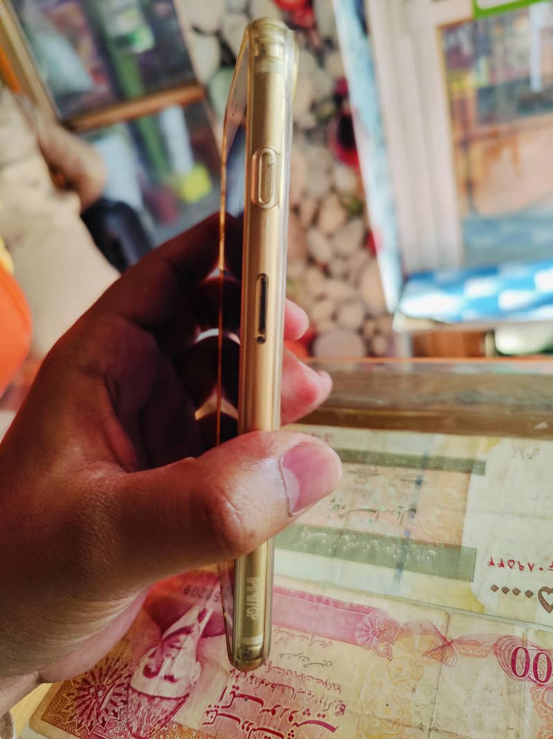 Apple iPhone 7 Plus 2