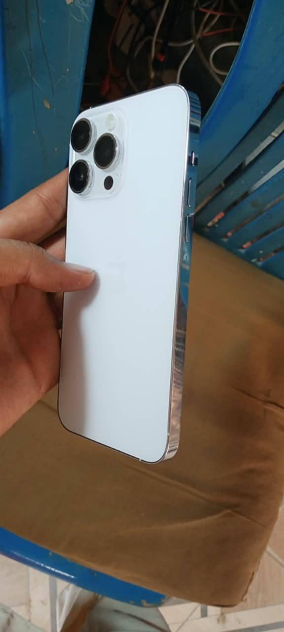 Apple iPhone 14 Pro Max 2