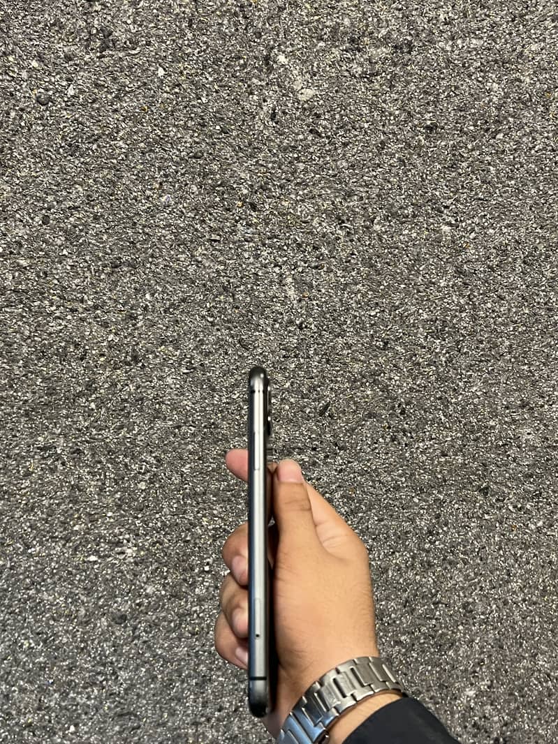 Apple iPhone 11 0