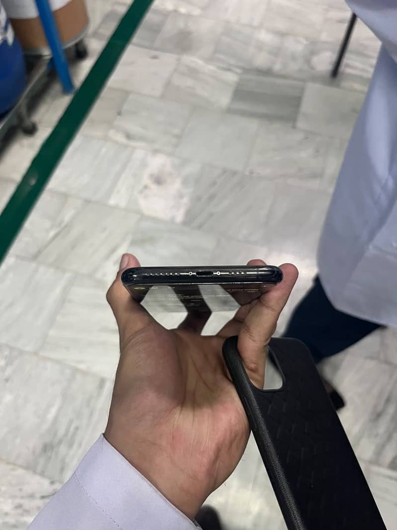 Apple iPhone 11 pro max 2