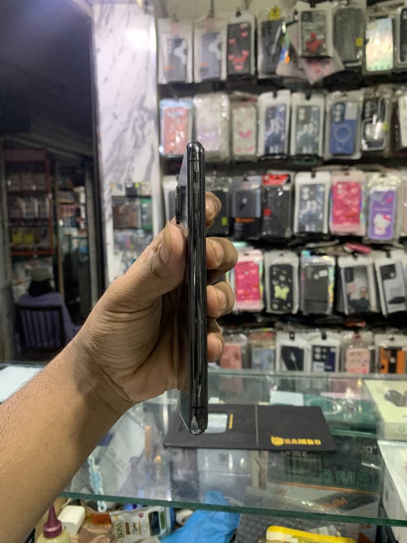 Apple iPhone X 5