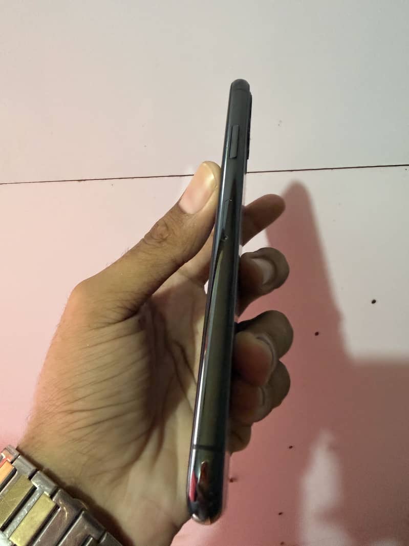 iPhone 11 Pro Max 4