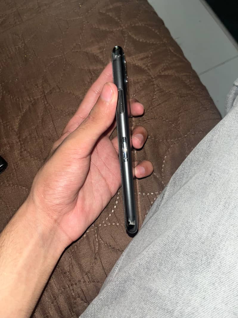 Apple iPhone 11 Pro 4