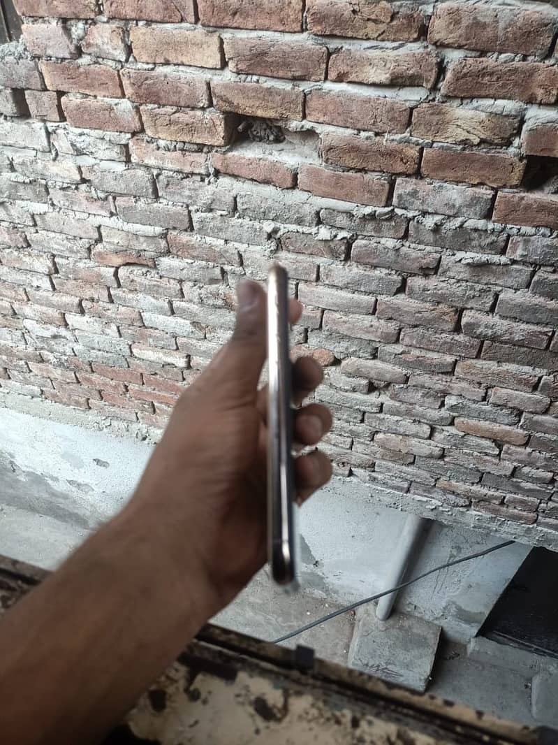 Apple iPhone 11 Pro 1