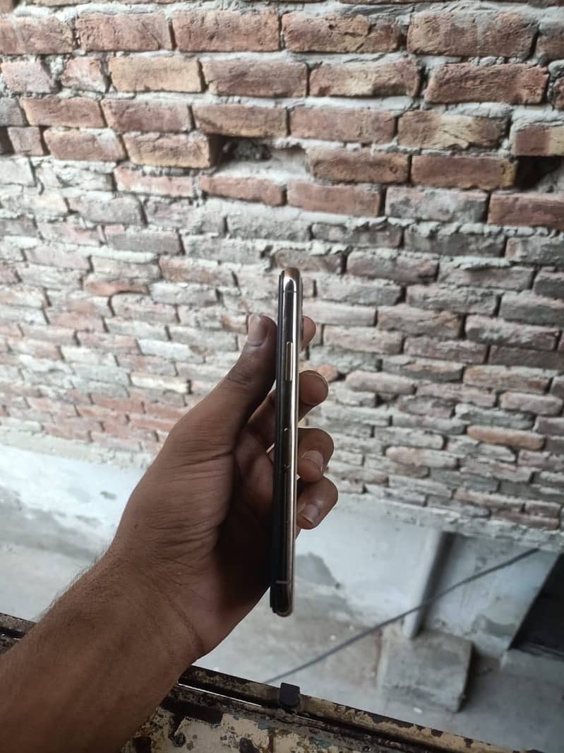 Apple iPhone 11 Pro 2
