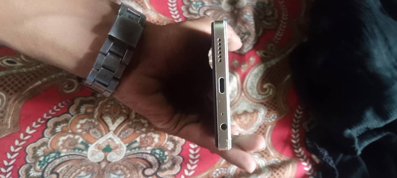 Tecno Spark Go 2