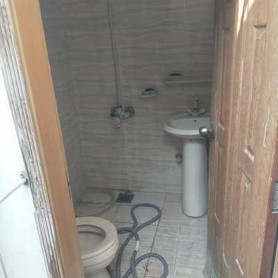 For office only with 3 bed,2 washroom and kitchen on 2nd floor