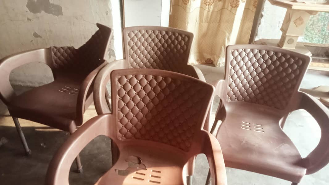 table and chairs 1