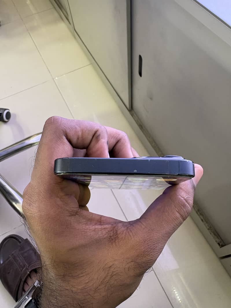 Apple iPhone 13 13