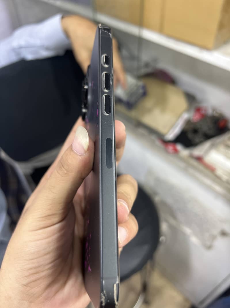 Apple iPhone 16 Pro Max 1