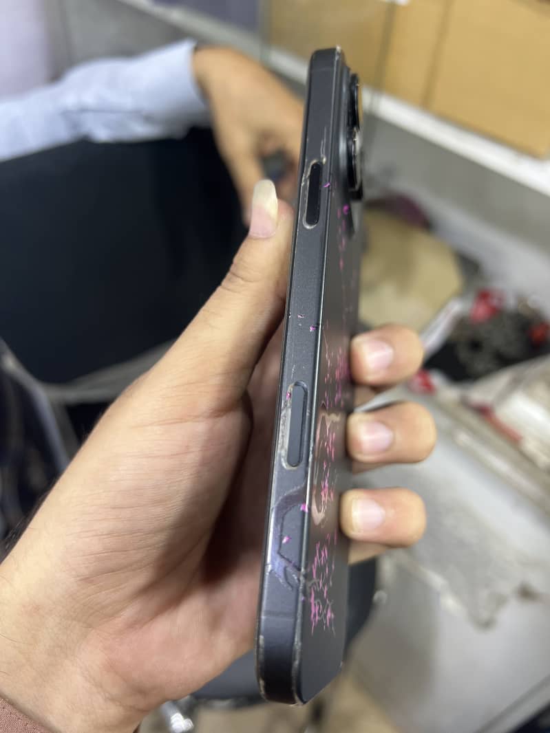 Apple iPhone 16 Pro Max 2
