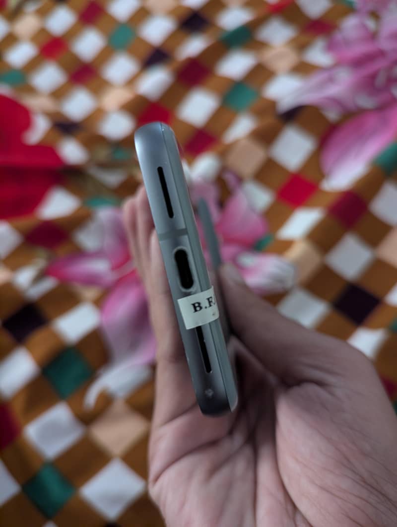 Google Pixel 8 4