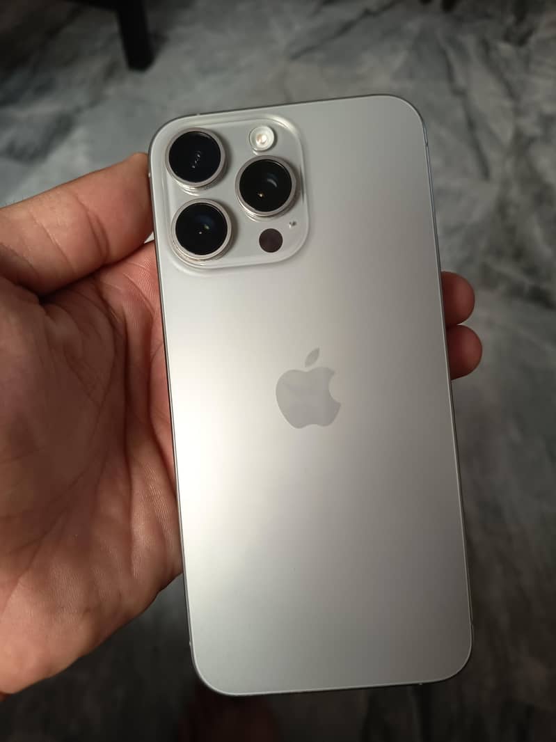 Apple iPhone 15 Pro Max 0