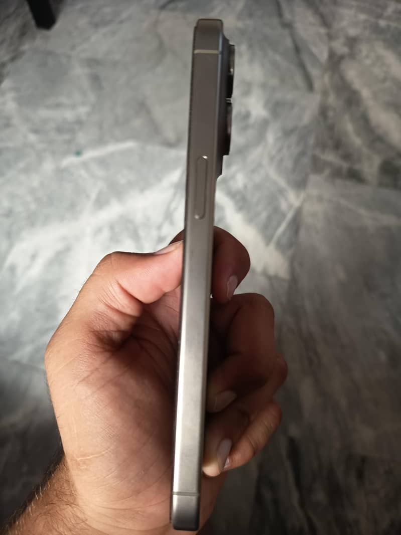 Apple iPhone 15 Pro Max 1