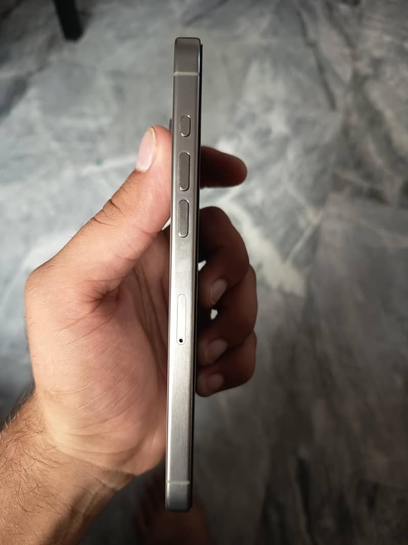 Apple iPhone 15 Pro Max 2