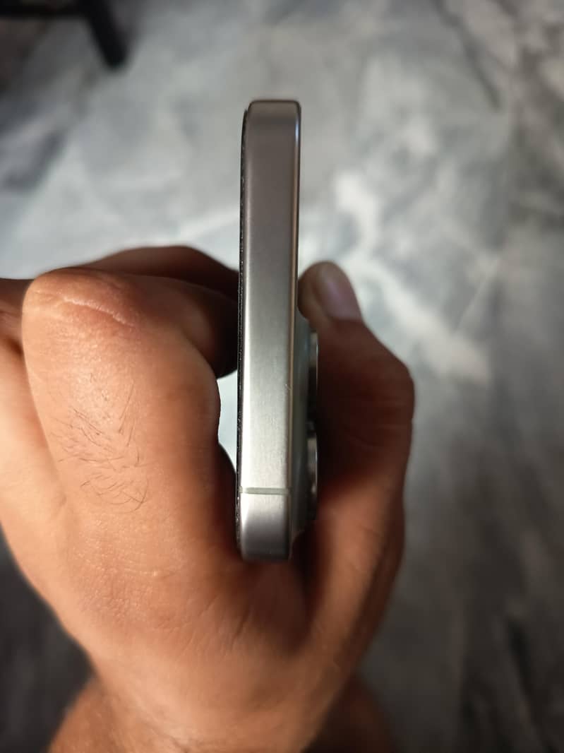 Apple iPhone 15 Pro Max 4