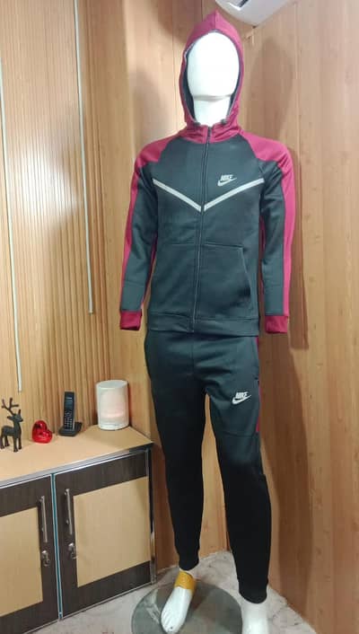 MIX JOBLOT OF TRACKSUITS , WHOLESALE FOR SALE M,L,XL. SET WISE.