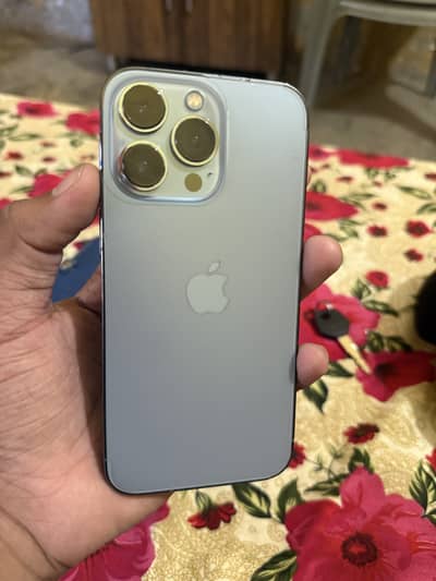 Apple iPhone 13 Pro. Factory 2 mon sim time