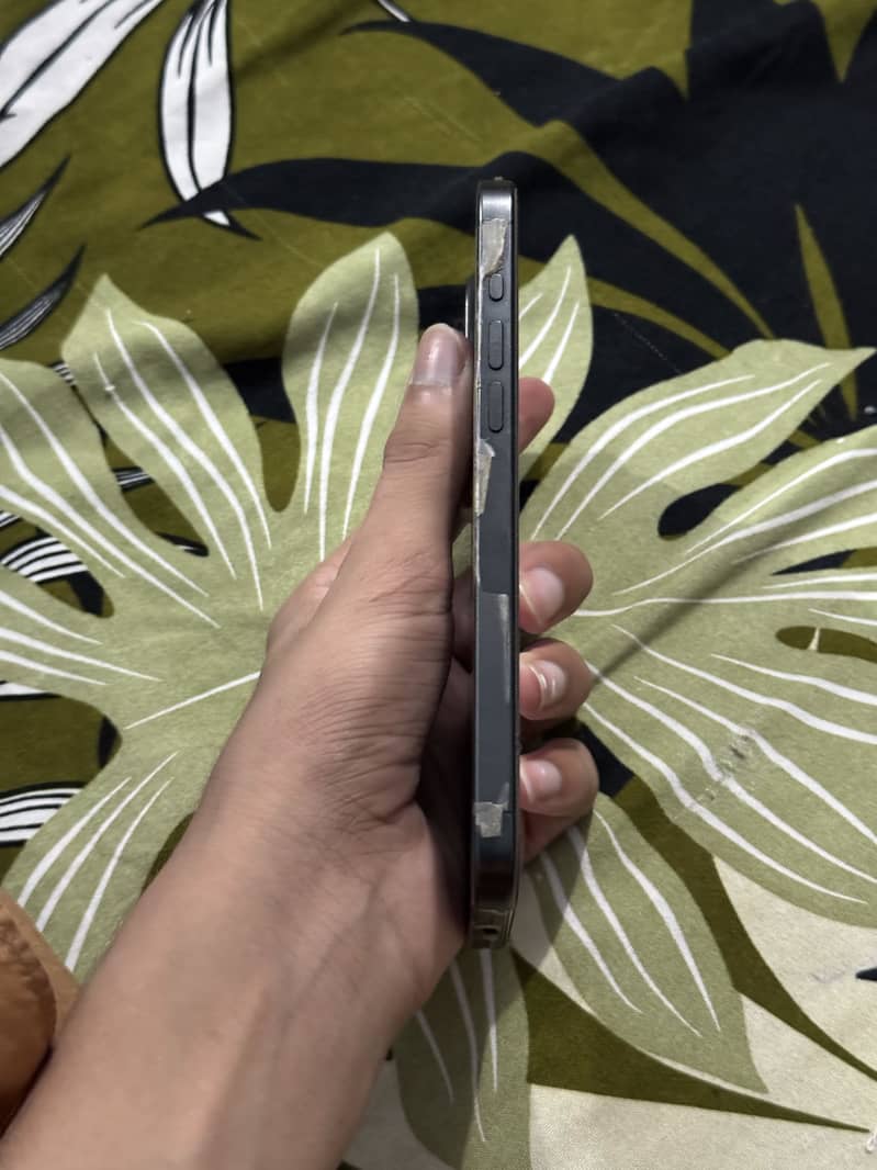 Apple iPhone 15 Pro Max 1