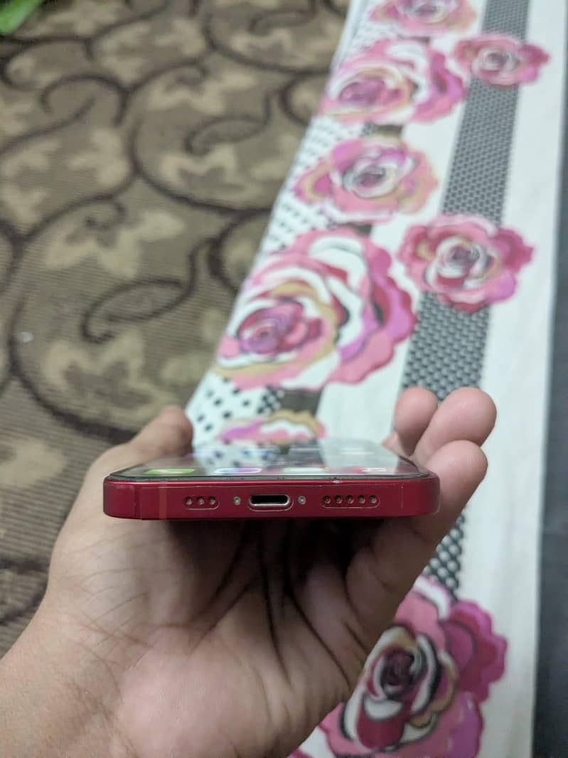 Apple iPhone 13 5