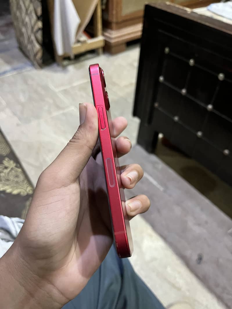Apple iPhone 13 2