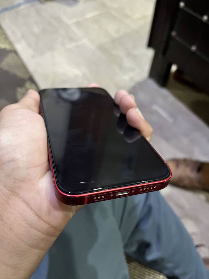 Apple iPhone 13 4