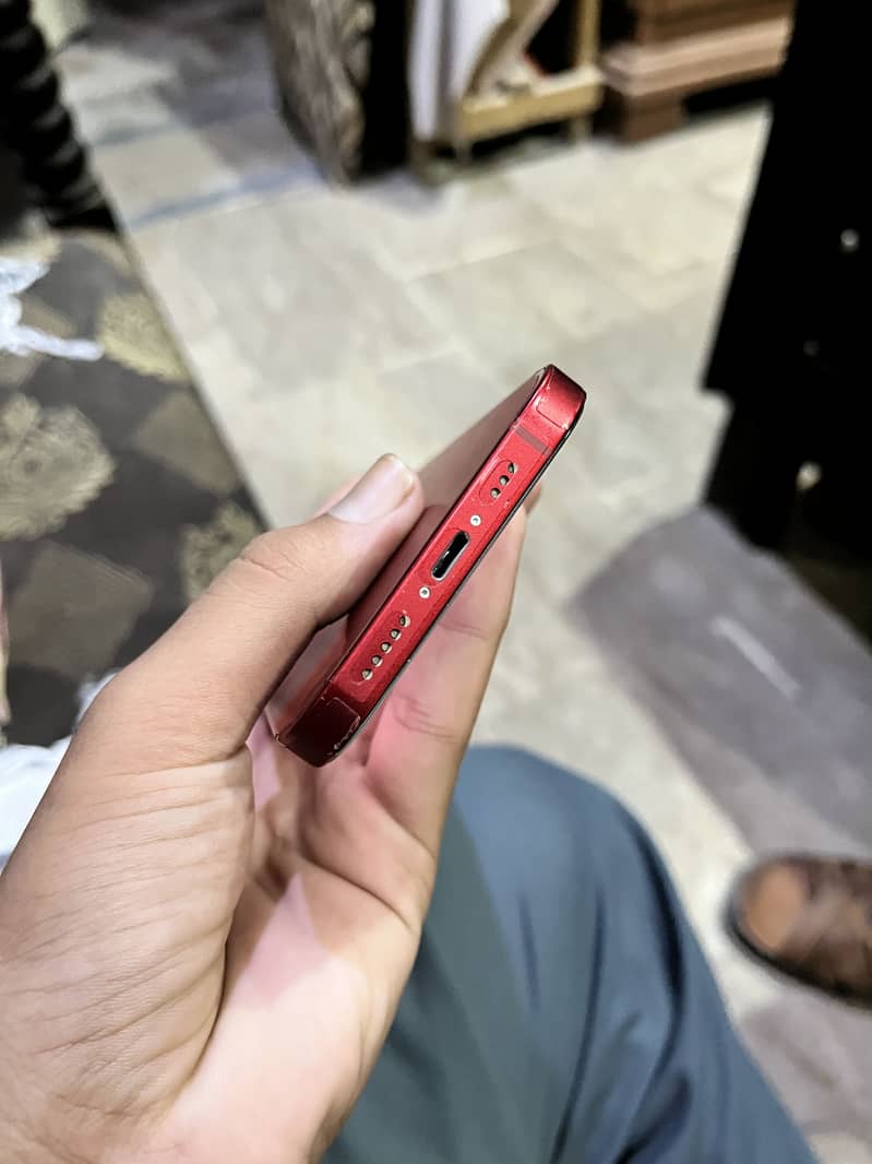 Apple iPhone 13 5
