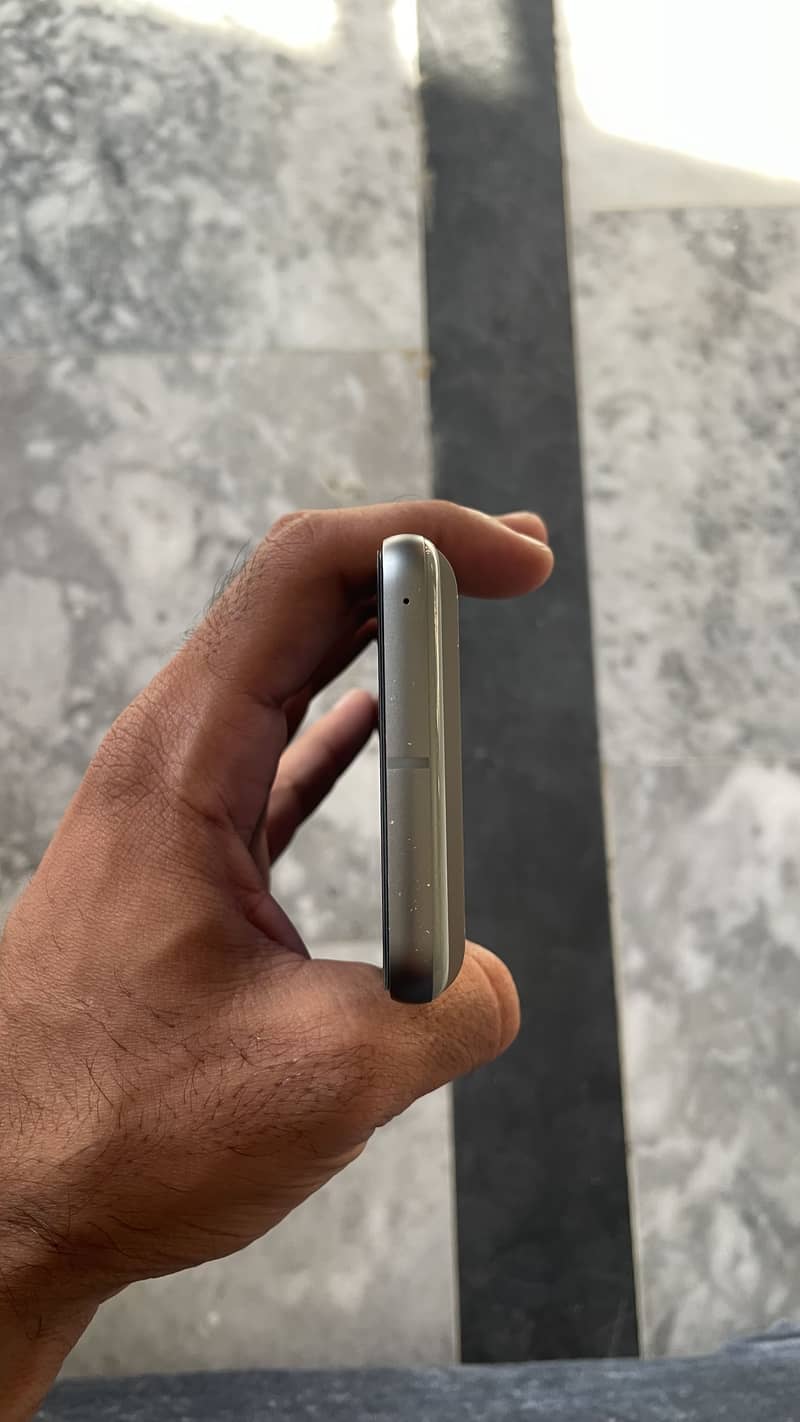 Google Pixel 8 6