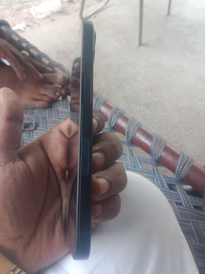 Apple iPhone 13 2