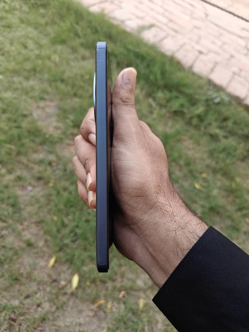 Realme 13 Plus 4