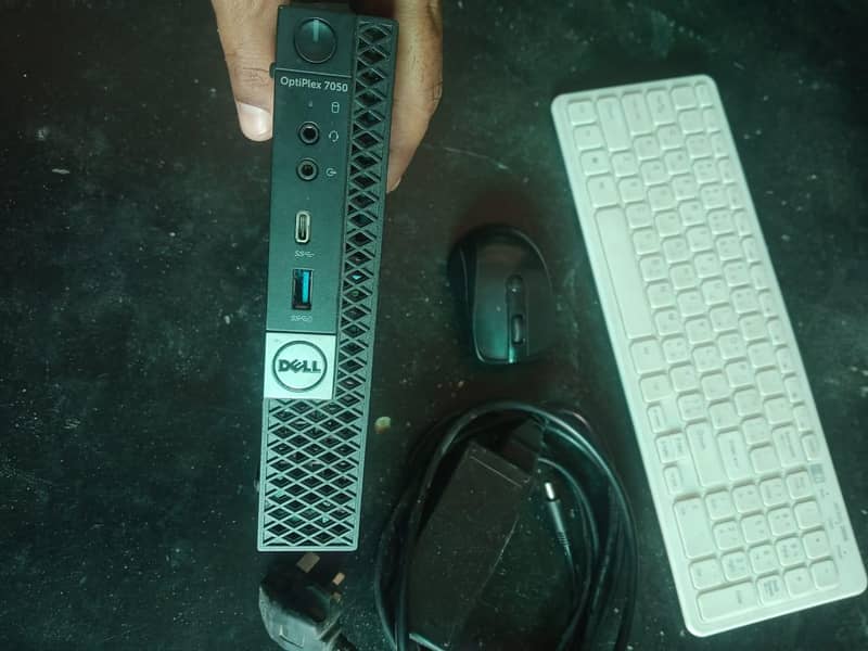 Dell OptiPlex 7050 1