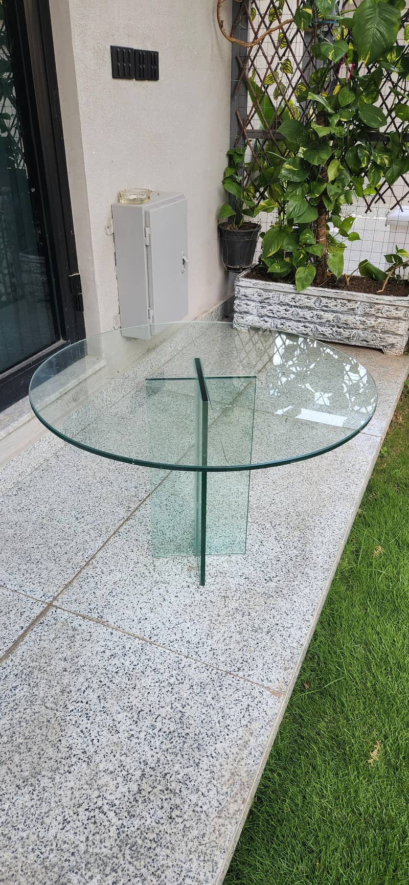 Send a table 31"×31" 3