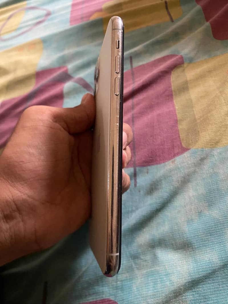 Apple iPhone 11 Pro Max 3