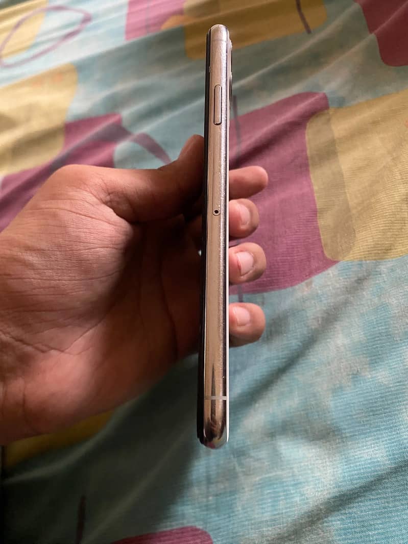 Apple iPhone 11 Pro Max 4