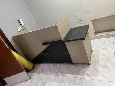 Reception table