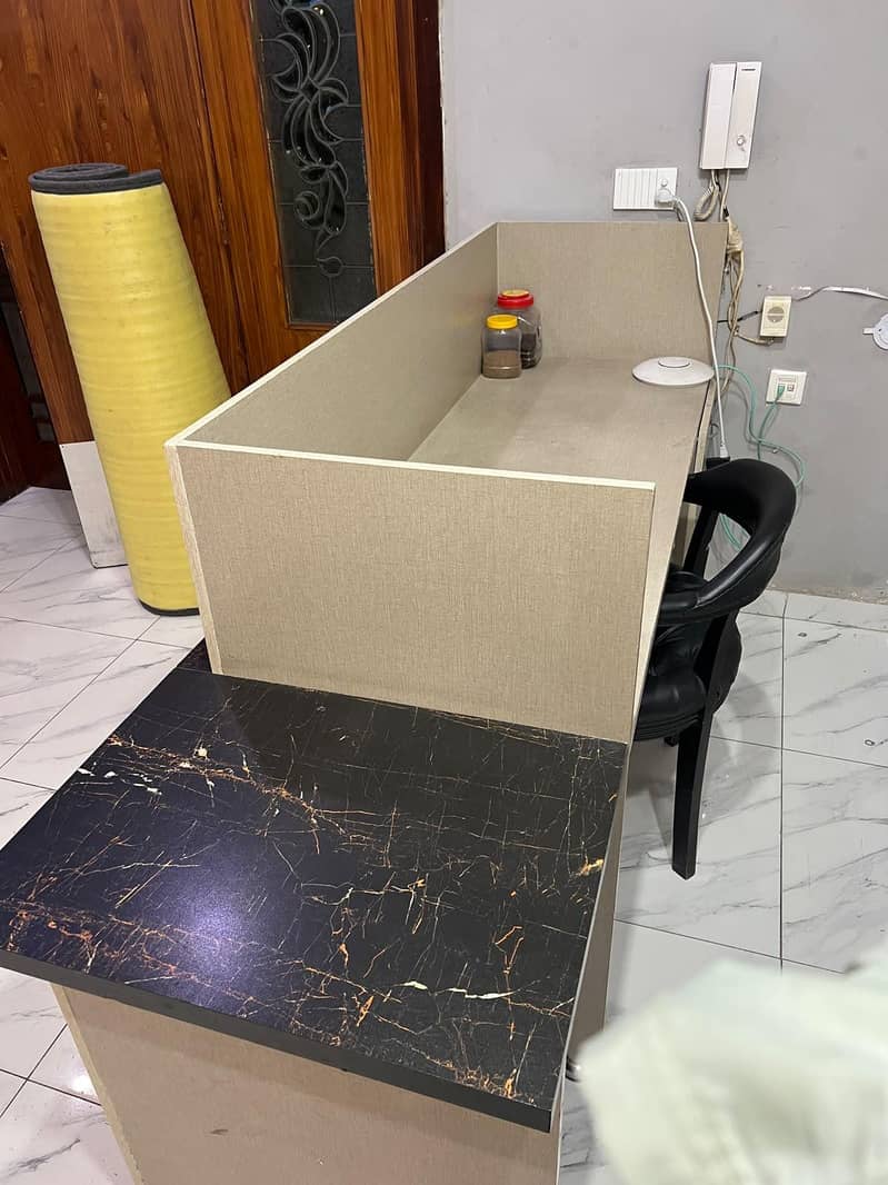 Reception table 1