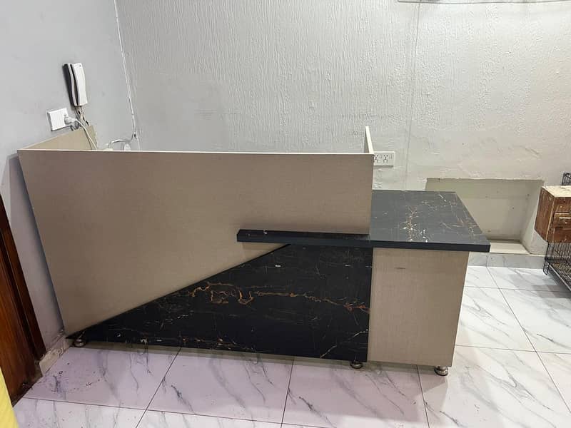 Reception table 3