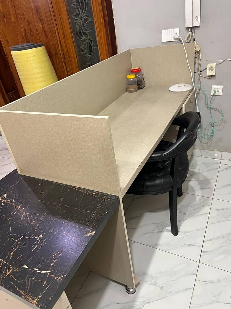 Reception table 4